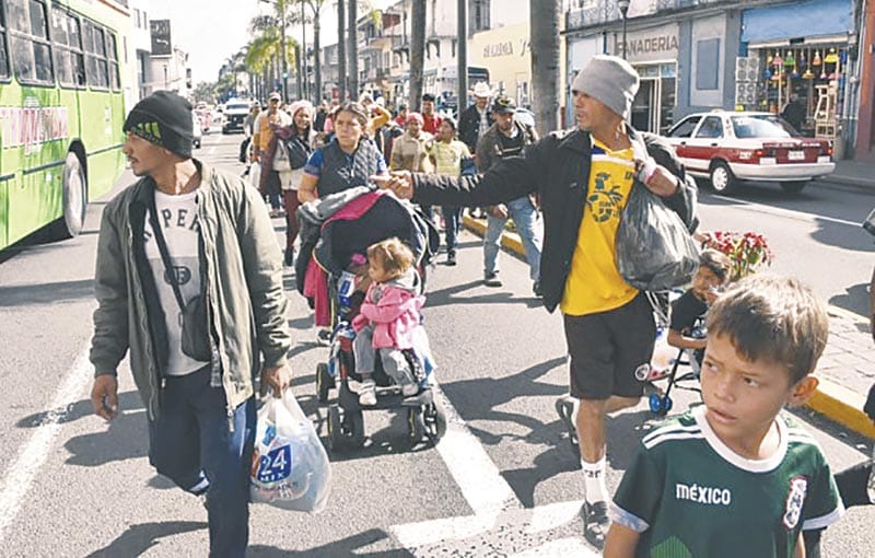 ¡AVIÓN ATERRIZA EN TAPACHULA CON 122 MIGRANTES MEXICANOS DEPORTADOS DE EU!