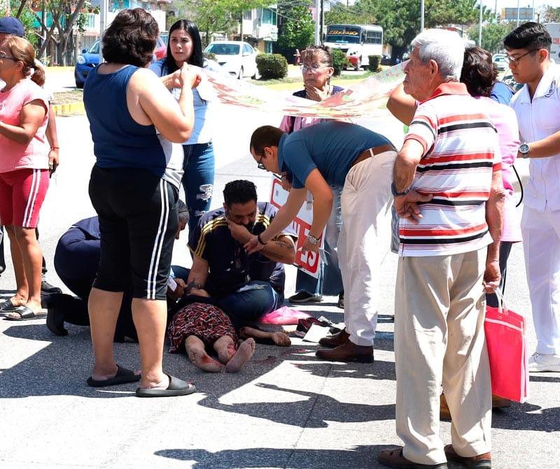 ¡ABUELITA ATROPELLADA POR CAMIÓN URBANO!