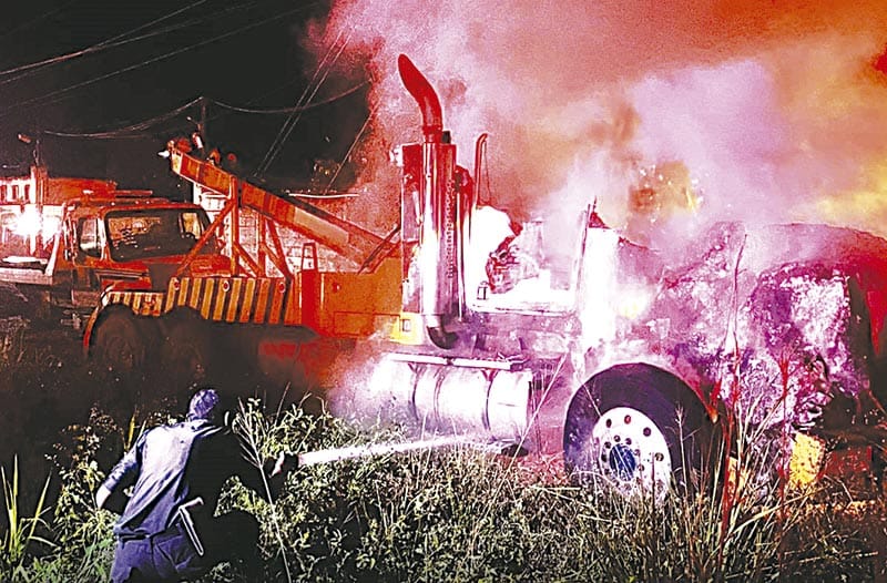 ¡ATACAN CON MOLOTOVS EL CORRALÓN DE GRÚAS! -