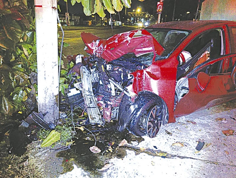 ¡SE LE MOVIÓ EL POSTE A CLON DE CHECO PÉREZ!