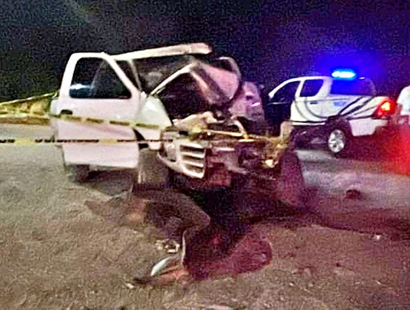 ¡TRABAJADOR DE CFE MUERE PRENSADO EN LA CARRETERA!