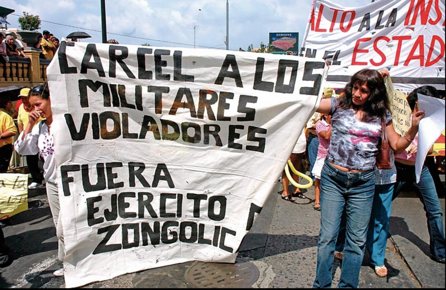 ¡GOBIERNO ENTRAMPADO EN LAS CONTRADICCIONES DEL EJÉRCITO POR CASO ERNESTINA ASCENCIO!