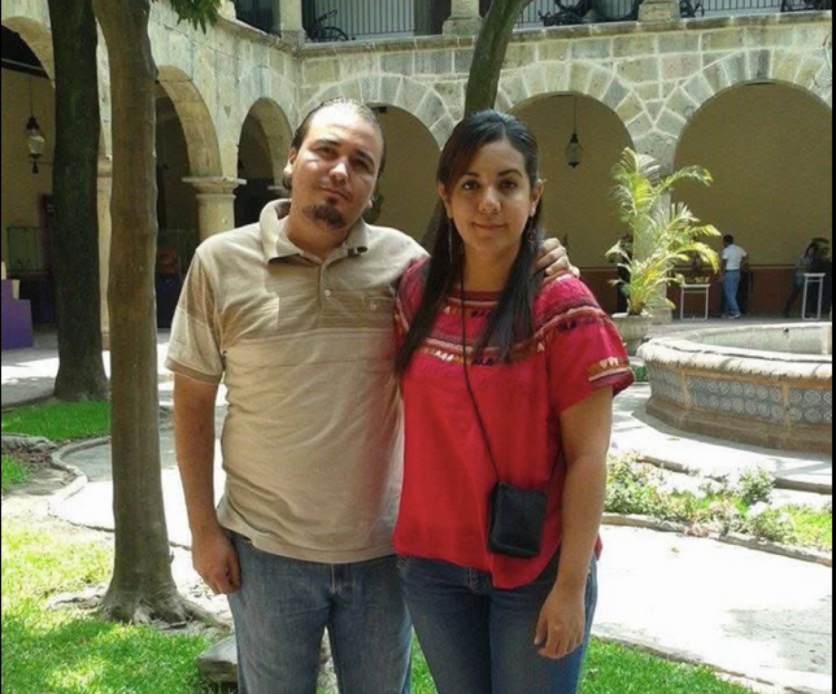 ¡ASESINAN FRENTE A SU HIJO A EX DIRECTOR DE REGISTRO CIVIL DE MANZANILLO Y A SU ESPOSA!