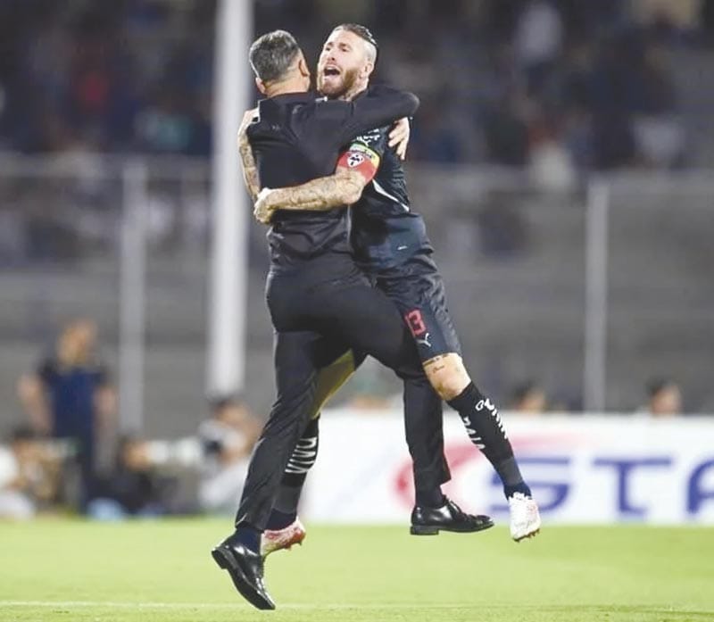 ¡RAYADOS RESPIRA Y GOLEA A PUMAS!