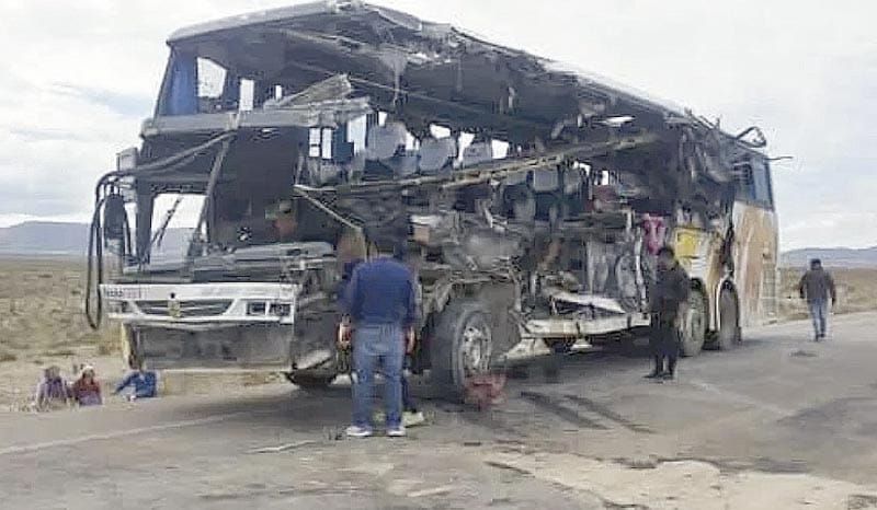 ¡CHOQUE DE DOS AUTOBUSES!