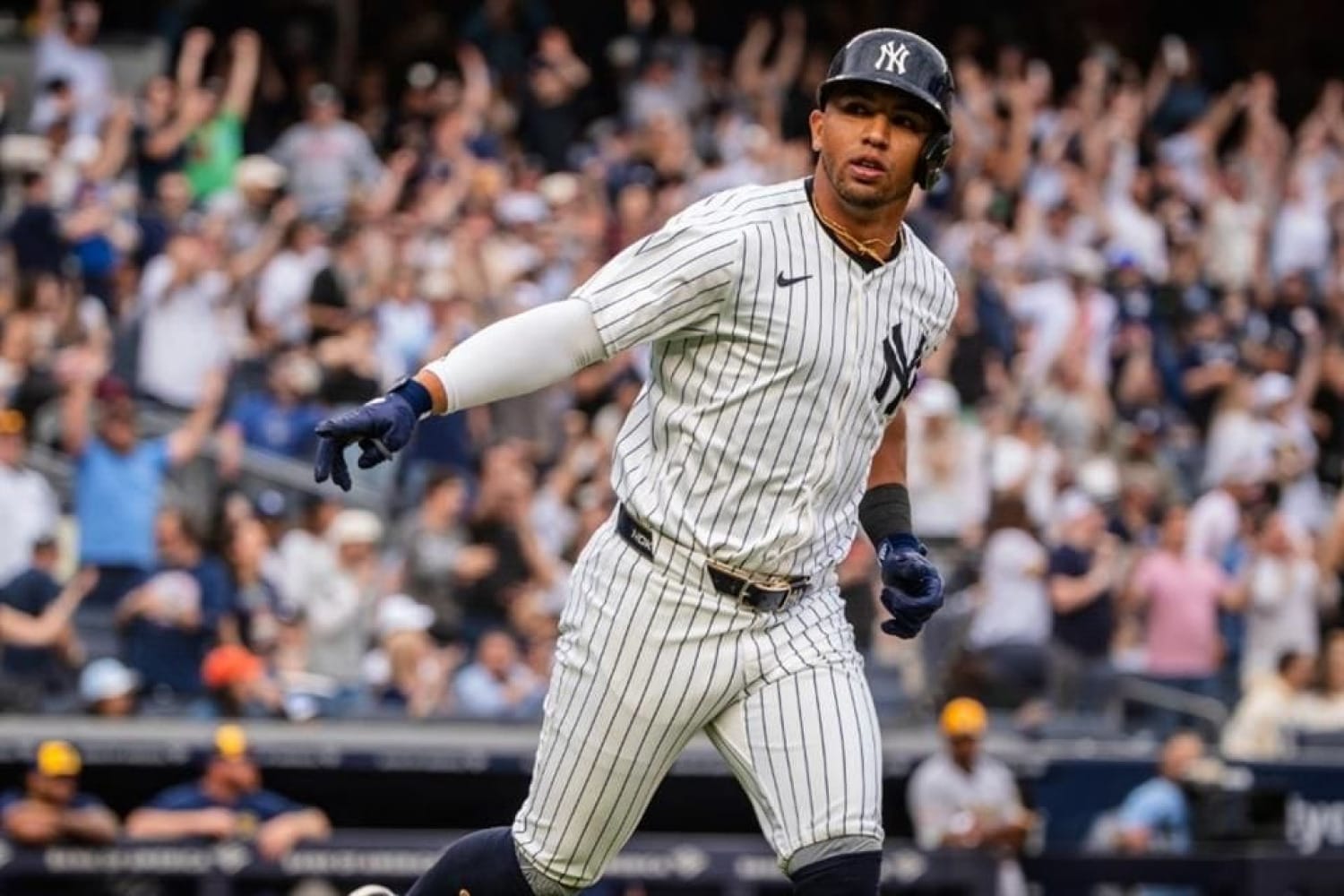 ¡YANKEES HACEN HISTORIA CON JONRONES ANTE LOS BREWERS!