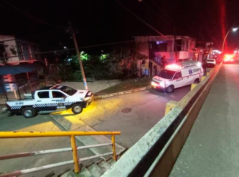 ¡PAREJA DE MOTOCICLISTAS BALEADOS POR CRIMINALES!