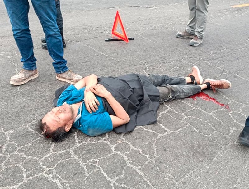 ¡BORRACHITO ATROPELLADO EN LA CARRETERA!