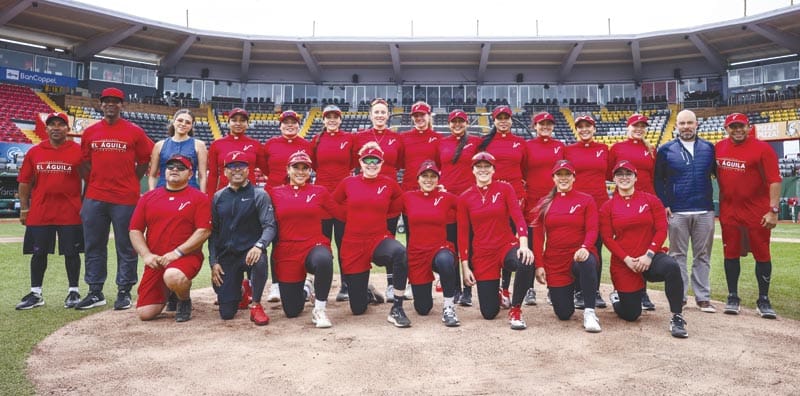 ¡EL ÁGUILA SOFTBOL TIENE GLORIOSAS MUJERES!