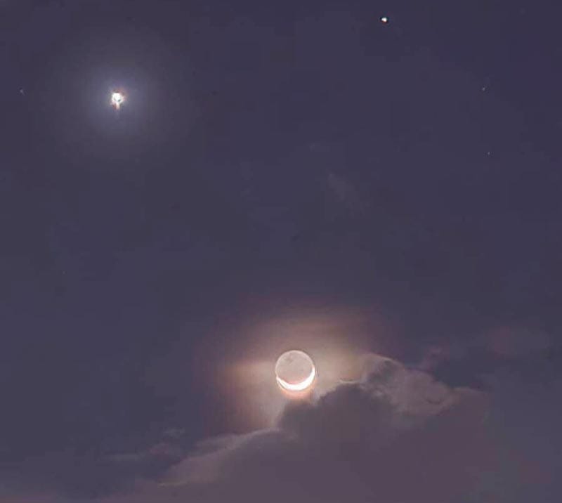 ¡HASTA LA LUNA SE RÍE!