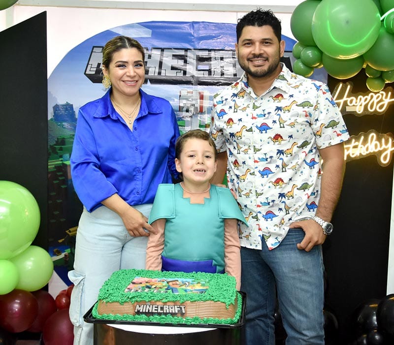 RODRIGO FESTEJA AL ESTILO MINECRAFT!