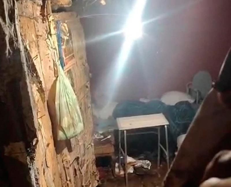 ¡ABUELITO ES ABANDONADO Y ENCADENADO POR SU FAMILIA!