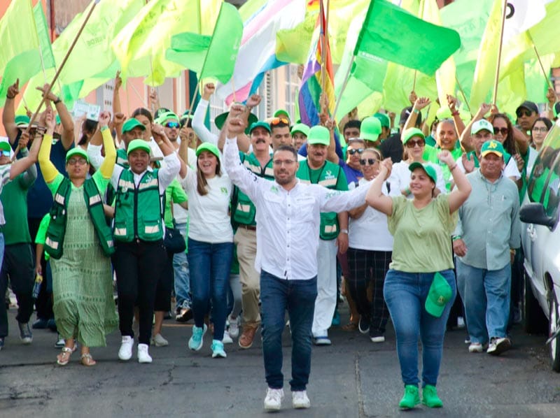 ¡“HACE POLÍTICA CON AMOR”!