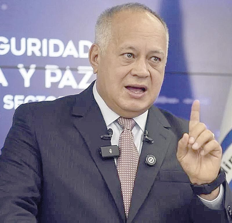 ¡VENEZUELA SUSPENDE VUELOS CON COLOMBIA! - *Tras denunciar plan de "mercenarios" para "sabotear" elecciones