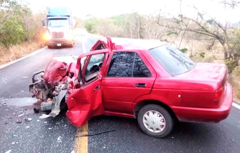 ¡POLICÍA DE INVESTIGACIÓN DE LA FGE MUERE EN CHOQUE CONTRA AUTOBÚS DE LAGUNA VERDE! - EN EL FARALLÓN MUNICIPIO DE ACTOPAN