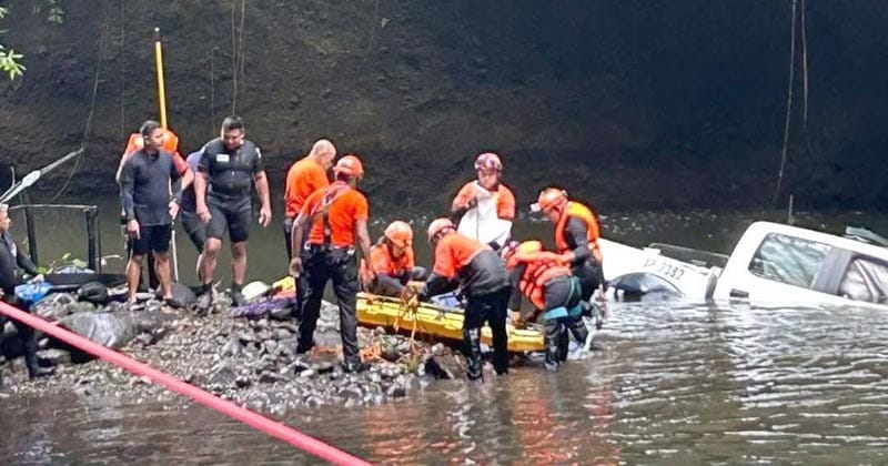 ¡TRAGEDIA POLICIACA! - *Cae patrulla de SSP a una barranca, mueren dos, sobreviven cuatro