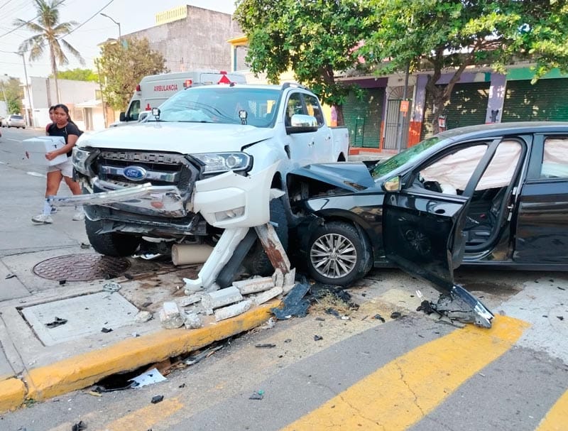 ¡ENCONTRONAZO DEJA SOLO PÉRDIDAS MATERIALES!