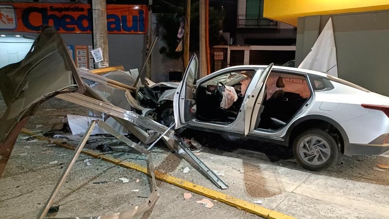 ¡POR ESTAR EN EL WHATAPP CAFRE DESTROZÓ PARABÚS!
