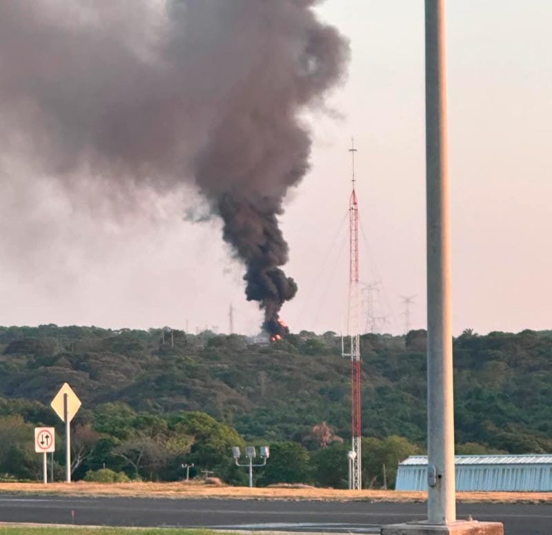 ¡SE “ACHICHARRA” SUBESTACIÓN DE CFE EN NANCHITAL!