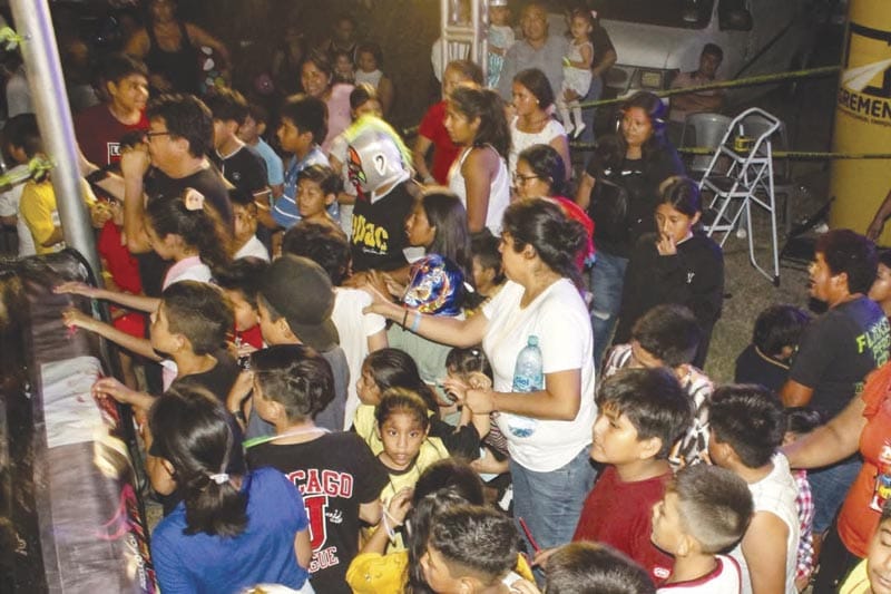 ¡FESTEJAN A LOS NIÑOS CON GRAN FUNCIÓN DE LUCHA LIBRE!