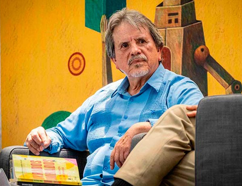 ¡LLEGA EL AUTOR DE LIBROS SOBRE CORRIDOS TUMBADOS! - ÁNDALE