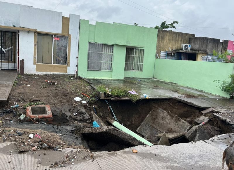 ¡SOCAVÓN EN COLINAS DE SANTA FE!