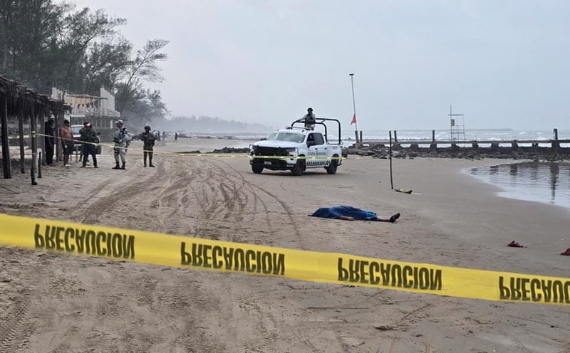 ¡POLICÍA DE ECATEPEC MURIÓ AHOGADO EN PLAYA DE TUXPAN!