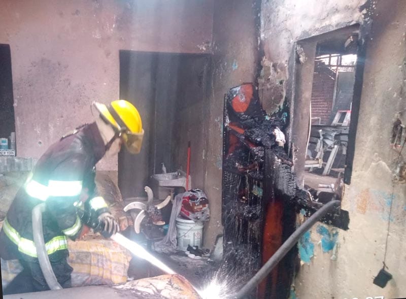 ¡SE INCENDIAN VIVIENDA Y UN TALLER DE ALUMINIO EN LA COLONIA CHAPULTEPEC!