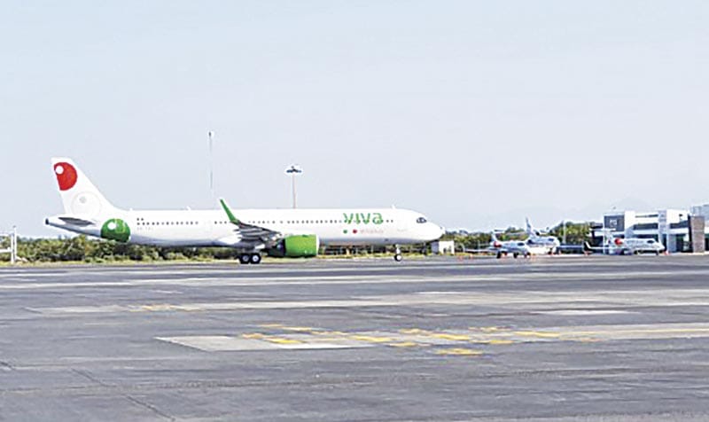 ¡PILOTO MEXICANO SALVA 215 VIDAS! - TRAS FALLA EN AVIÓN DE AEROBUS