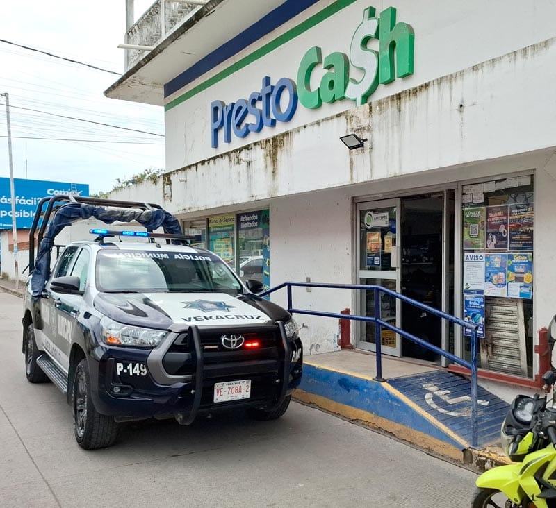 ¡PISTOLEROS MOTORIZADOS ASALTAN CASA DE EMPEÑO!