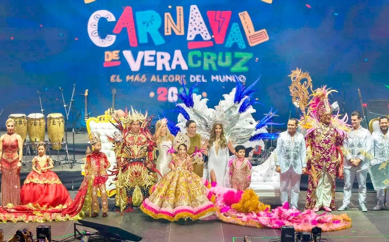 CORONAN A LOS REYES DEL CARNAVAL DE VERACRUZ 2025