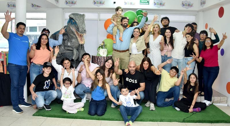 JUANPI FESTEJA CON DINOFIESTA