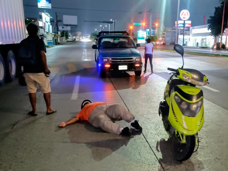 ¡JOVEN TRABAJADORA DE LIMPIA PÚBLICA DERRAPÓ EN PLAYA LINDA!