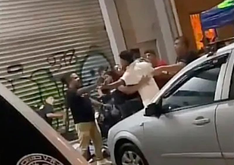 ¡DENUNCIAN A GUARDIAS DEL ANTRO FACTORÍA POR GOLPIZA A CLIENTES! - UNA JOVENCITA FUE AGREDIDA CUANDO GRABABA CON SU CELULAR LA RIÑA