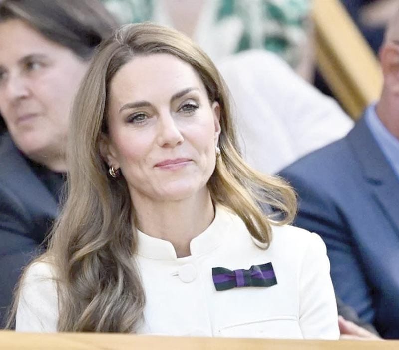 ¡REAPARECE KATE EN WIMBLEDON PARA ENTREGAR UN TROFEO FEMENINO!