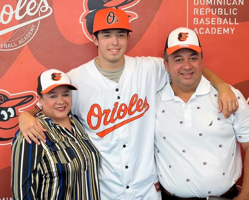 ¡ORIOLES DE BALTIMORE FIRMA AL PITCHER POZARRICENSE!