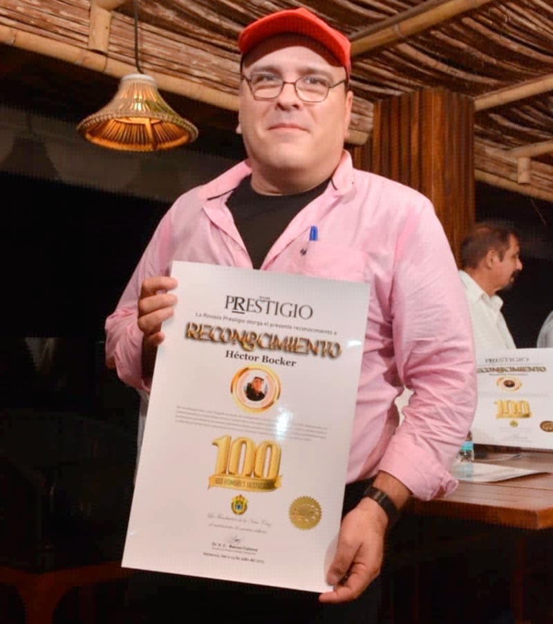 HÉCTOR BÓCKER CORTÉS RECIBE RECONOCIMIENTO...