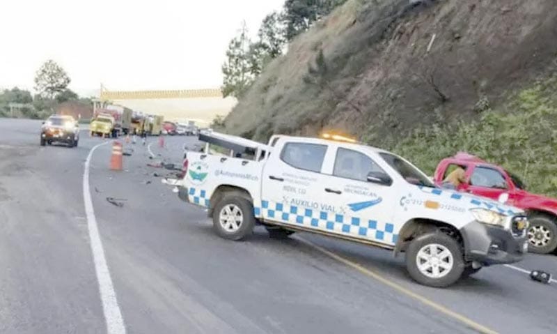 ¡TRAGEDIA EN LA AUTOPISTA! - SEIS JORNALEROS MUERTOS Y 2 HERIDOS