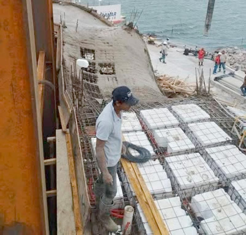 ¡REVISAN Y FISCALIZAN! - CON LUPA