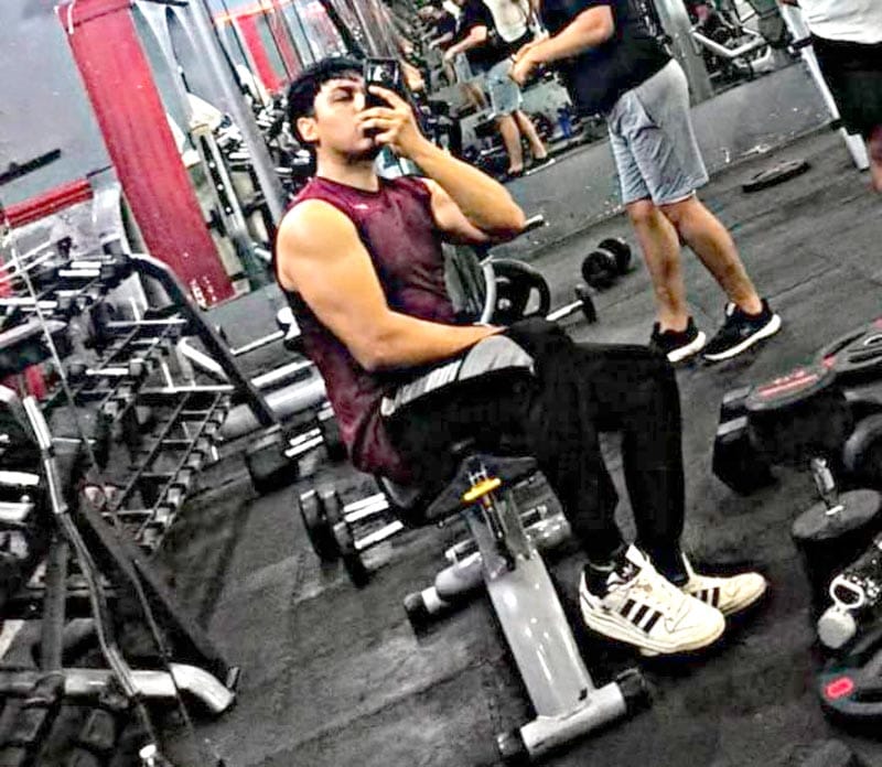 ¡IDENTIFICAN AL EJECUTADO AFUERA DEL GIMNASIO!