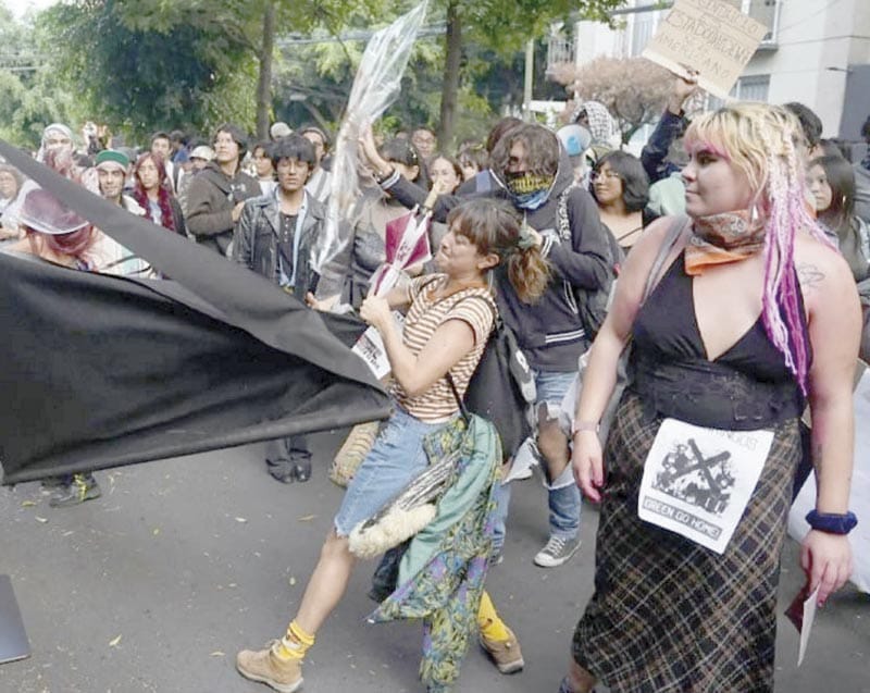 ¡PROTESTAN EN CIUDAD DE MÉXICO ANTE EL ALZA DE PRECIOS POR LA AFLUENCIA TURÍSTICA!