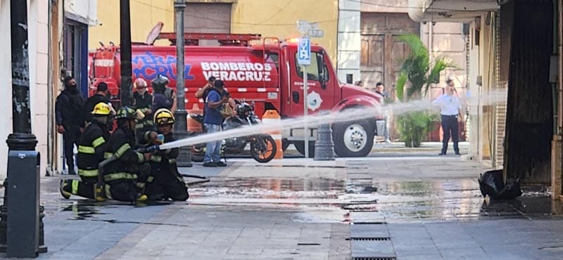 ¡EVACÚAN HOTELES Y OFICINAS! - INCENDIO EN EL CENTRO HISTÓRICO
