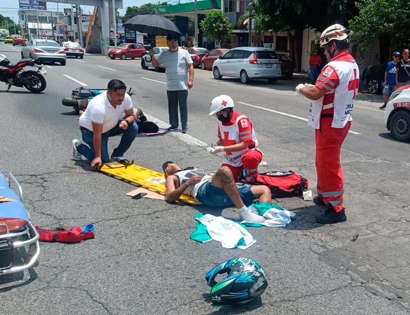 ¡MOTOCICLETAZO EN EL PUENTE DE CUAUHTÉMOC!