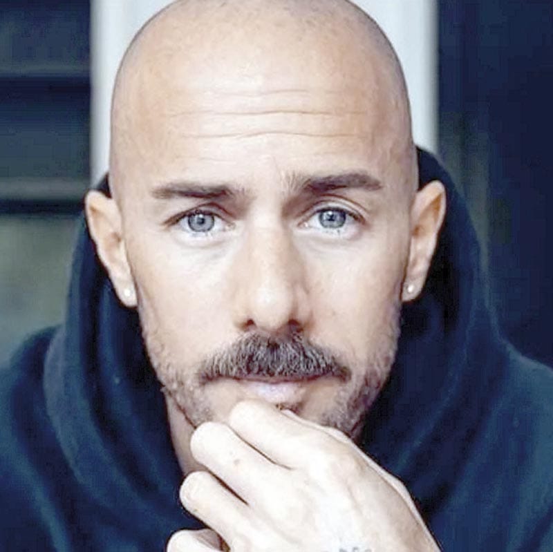 ¡COACH DEL "CHICHARITO", TIENE PERMISO PARA  AHUYENTAR CON PALOS A FAUNA EN PLAYA DEL CARMEN!