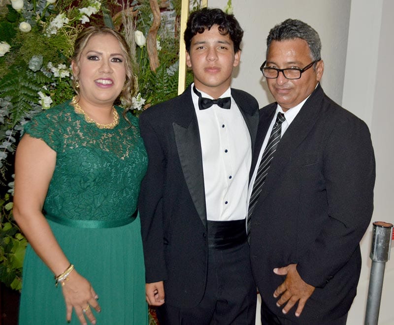 BENITO CULMINA EL BACHILLERATO