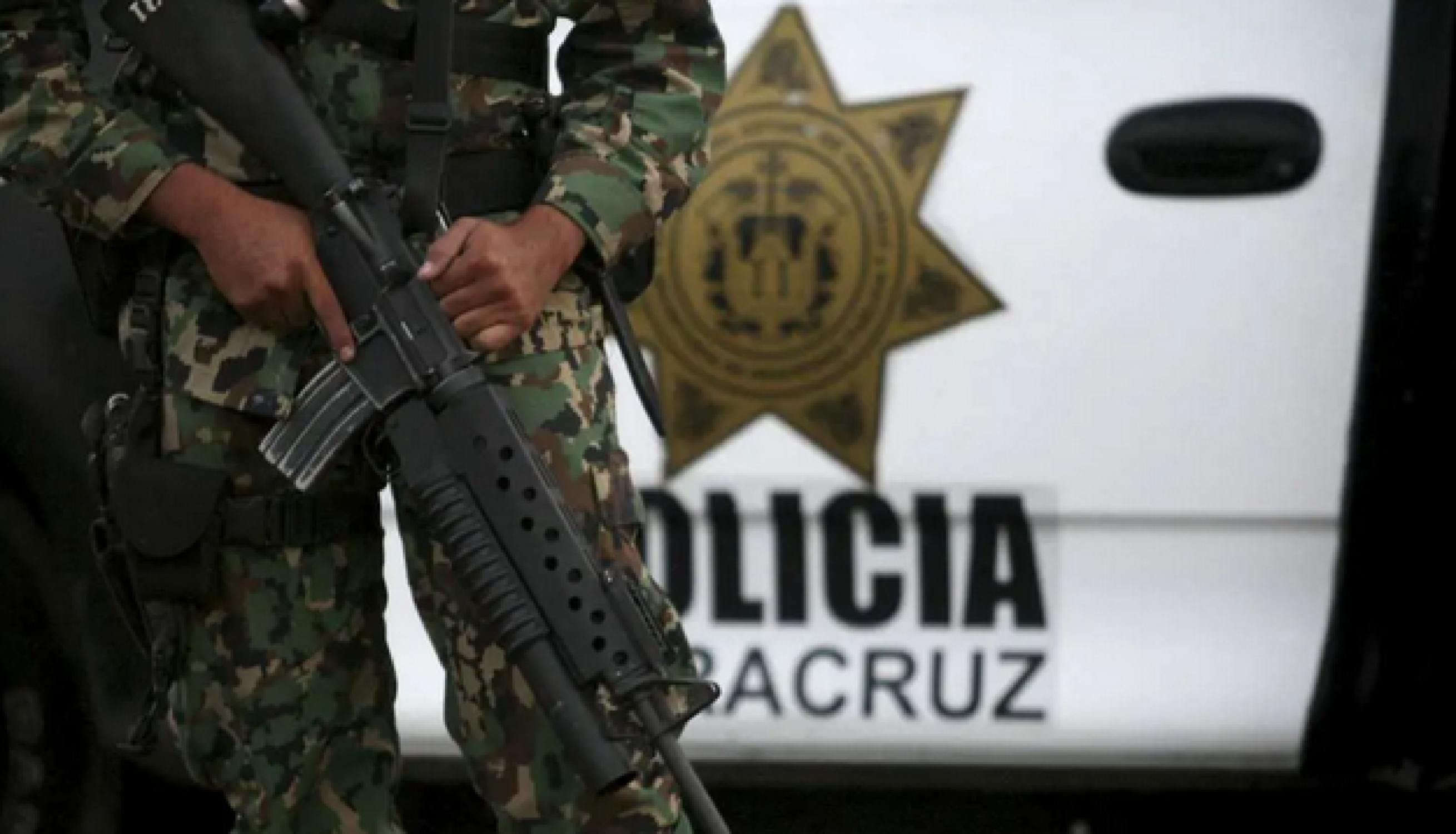 ¡PISTOLEROS ROBAN AUTO CON VIOLENCIA FRENTE AL HOSPITAL COVADONGA!