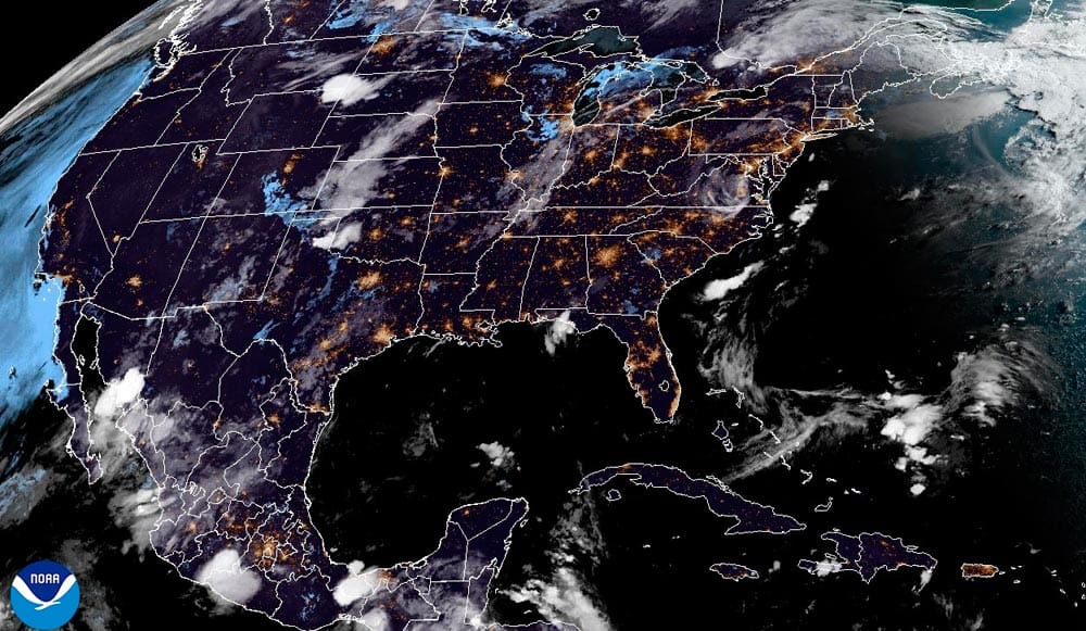 ¡BOCHORNO, LLUVIAS Y RAYOS! - *ONDAS DEL ESTE TRANSITAN EL MAR CARIBE