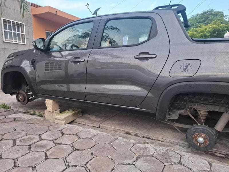 ¡OLA DE ROBOS DE LLANTAS EN RÍO MEDIO 4 Y GEO VILLAS!