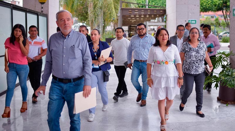 ¡DE TOGA Y GUANTE! - ÁNDALE