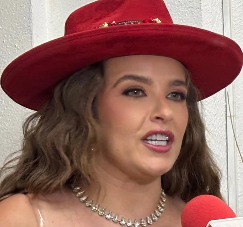 ¡ESPAÑOLA QUIERE SER REINA DEL CARNAVAL!